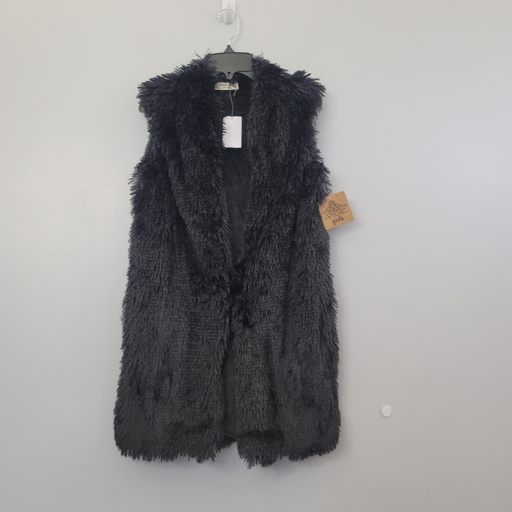 Angie Juniors Black  sleeveless lined faux fur vest with pockets